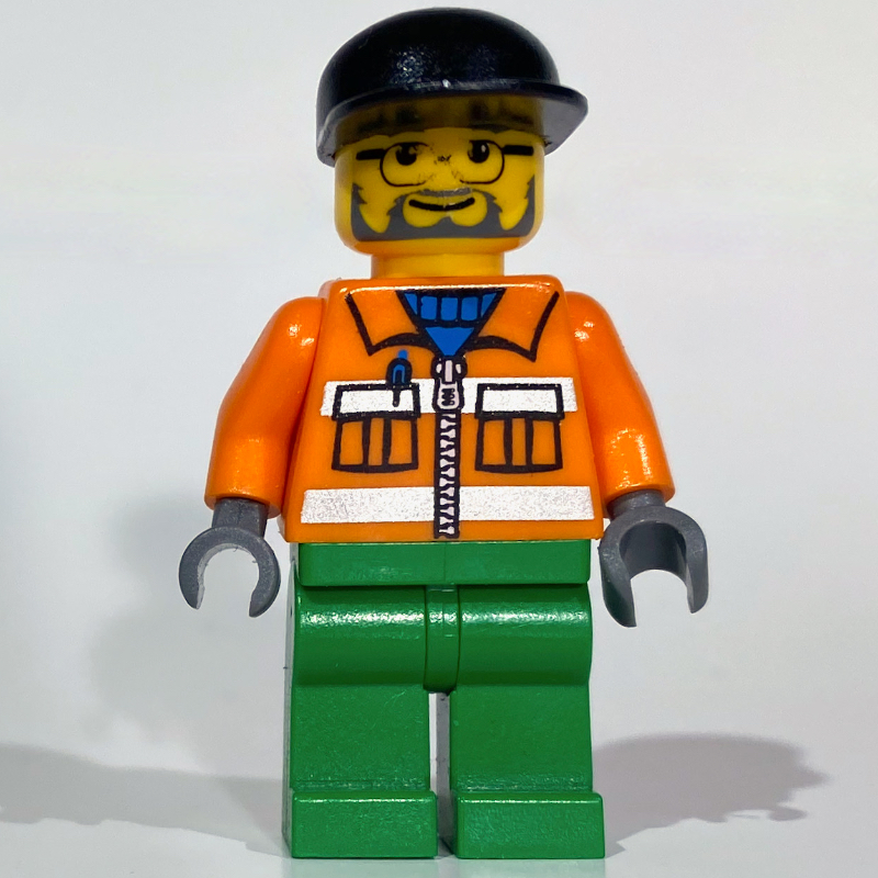 Ouvrier de chantier, veste orange avec fermeture éclair et bandes réfléchissantes, jambes vertes, casquette noire, barbe et lunettes (Construction Worker, Orange Jacket with Zipper and Reflective Stripes, Green Legs, Black Cap, Beard and Glasses)