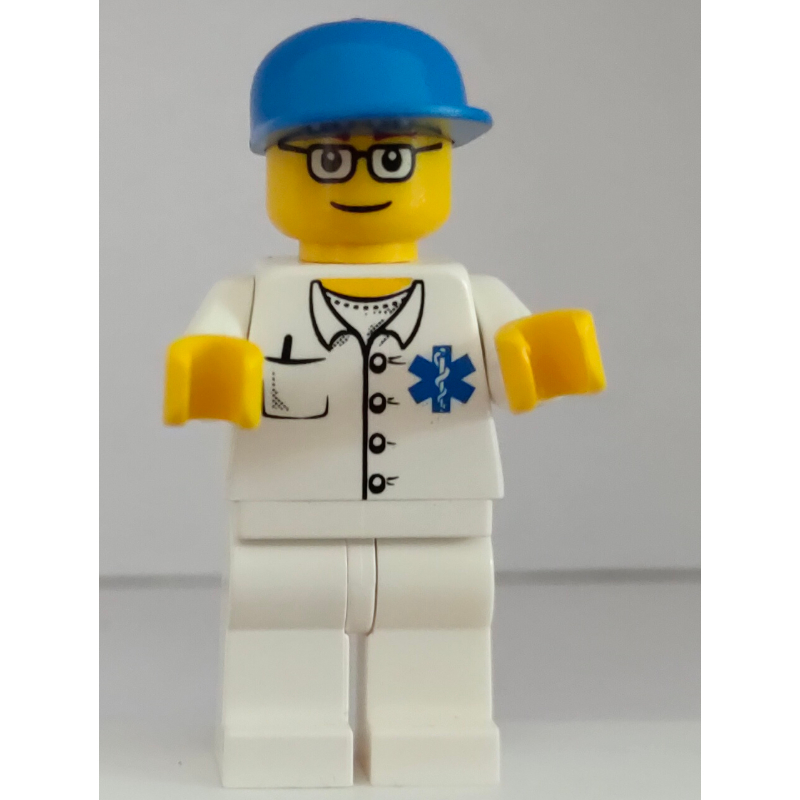Médecin, chemise blanche avec le logo de l'étoile de la vie, casquette bleue, lunettes (Doctor, White Shirt with Star of Life Logo, Blue Cap, Glasses)