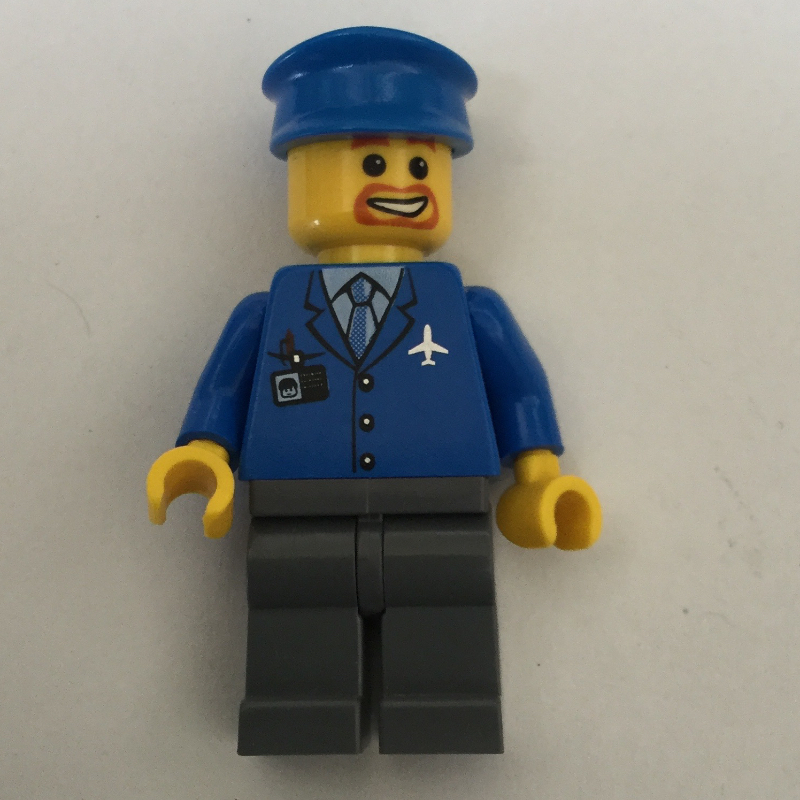 Pilote, veste bleue avec logo avion et cravate bleue, chapeau bleu, bouc (Pilot, Blue Jacket with Plane Logo and Blue Tie, Blue Hat, Goatee Beard)
