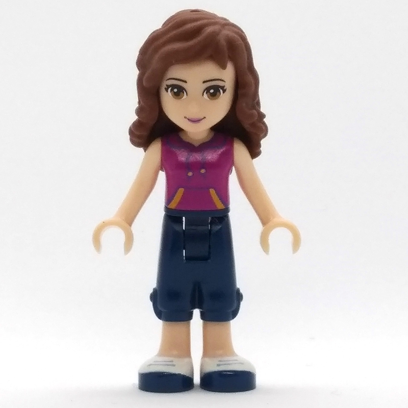 Olivia — haut magenta, short bleu foncé (Olivia - Magenta Top, Dark Blue Shorts)