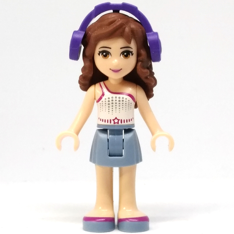 Olivia — haut blanc, jupe bleu sable, casque (Olivia - White Top, Sand Blue Skirt, Headphones)