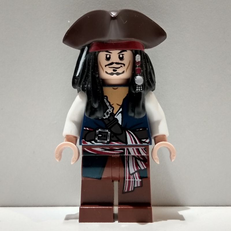 Moineau de capitaine jack avec tricorne chapeau (Captain Jack Sparrow with Tricorne Hat)
