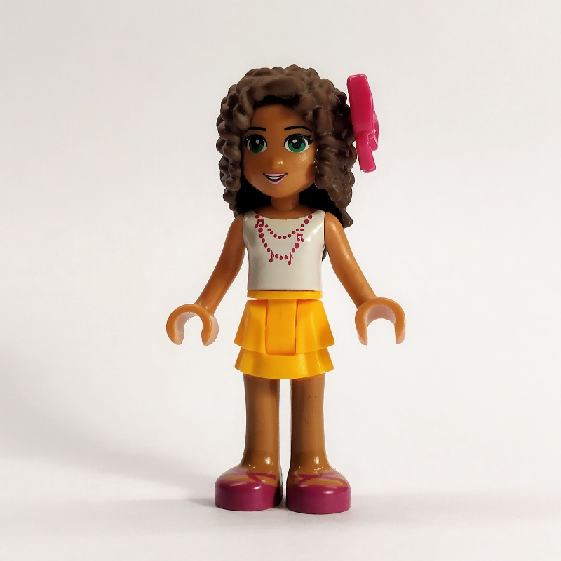 Andrea — haut blanc, jupe orange clair vif. arc magenta (Andrea - White Top, Bright Light Orange Skirt. Magenta Bow)