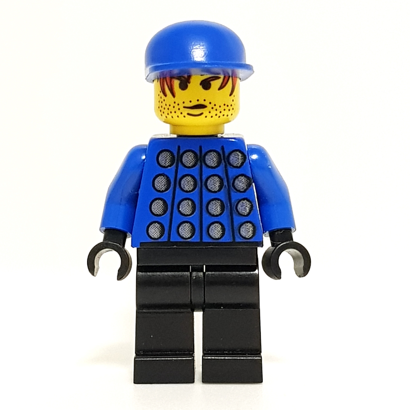 Gardien de but joueur de football torse bleu avec motif imprimé argent, jambes noires, casquette bleue (Soccer Player Goalie Blue Torso with Silver print, Black Legs, Blue Cap)