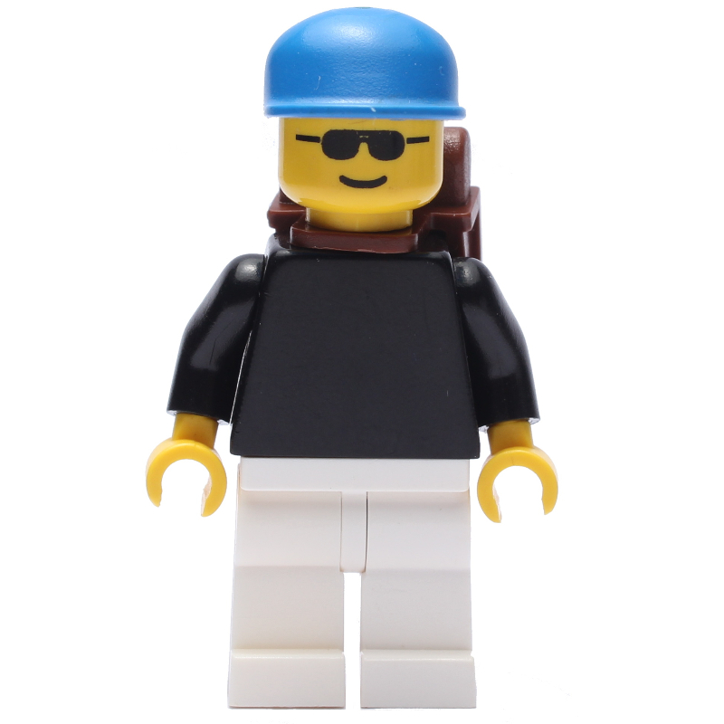Homme, torse noir, jambes blanches, casquette bleue, sac à dos, lunettes de soleil (Man, Black Torso, White Legs, Blue Cap, Backpack, Sunglasses)