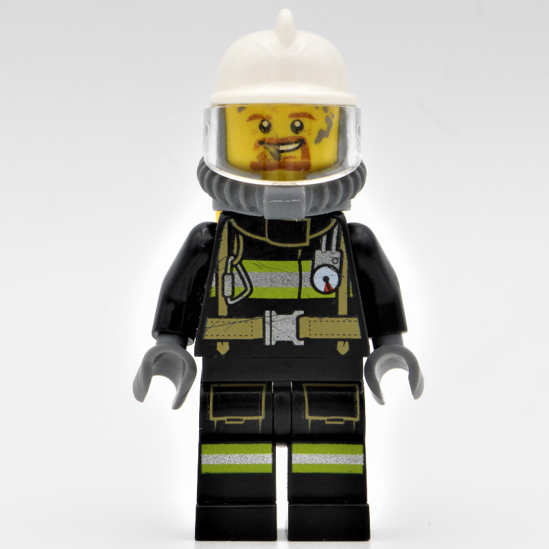 Ed, costume de feu noir avec jauge et sangles, casque blanc, appareil respiratoire, bouteilles d’air, bouc (Ed, Black Fire Suit with Gauge and Straps, White Helmet, Breathing Apparatus, Airtanks, Goatee Beard)