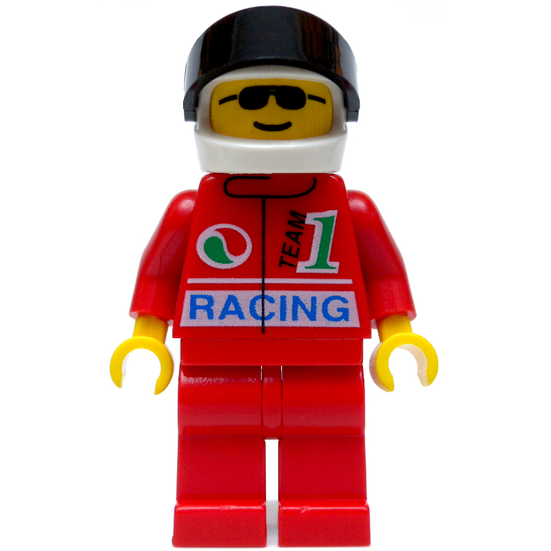 Pilote de course, veste rouge avec logo Octan et inscription 'RACING', jambes rouges, casque blanc avec visière noire, lunettes de soleil (Racer, Red Jacket with Octan Logo and 'RACING', Red Legs, White Helmet with Black Visor, Sunglasses)