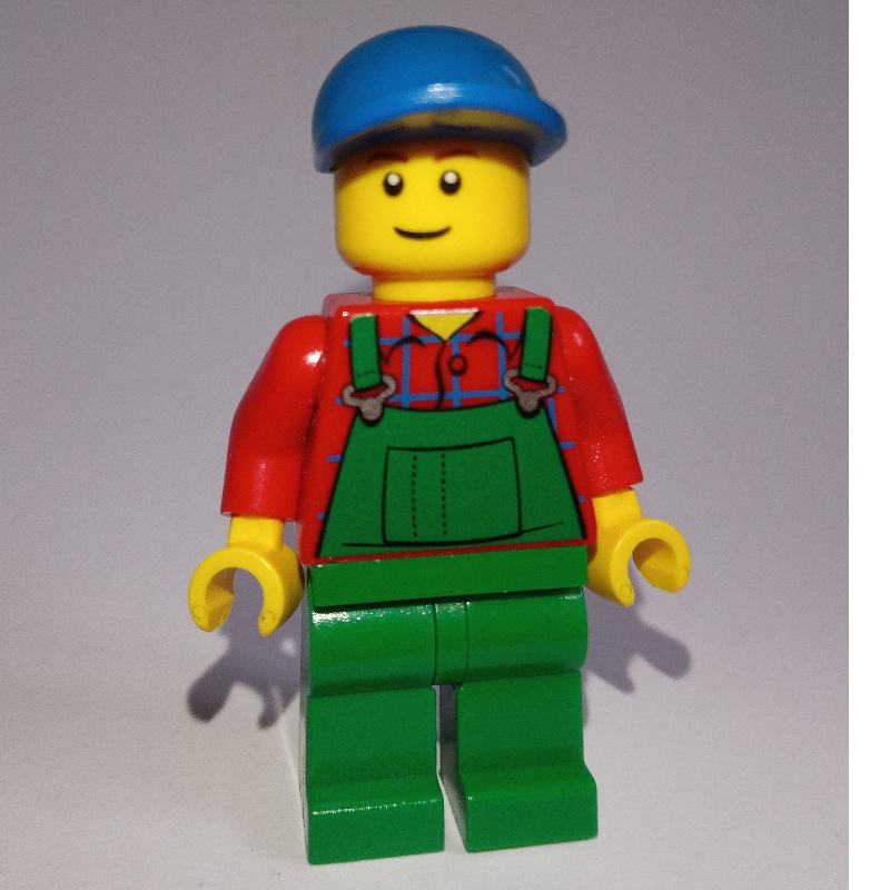 Homme, salopette verte sur chemise rouge, casquette bleue (Man, Green Overalls over Red Shirt, Blue Cap)