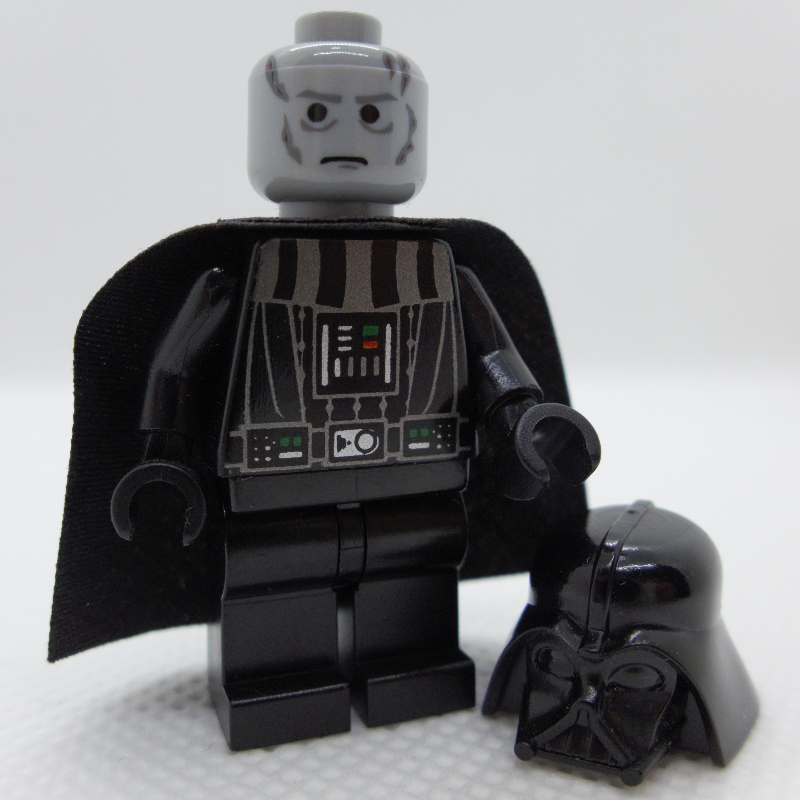 Dark Vador, peau gris bleuté clair, joue droite cicatrisée, sourcils (Darth Vader, Light Bluish Gray Skin, Scarred Right Cheek, Eyebrows)