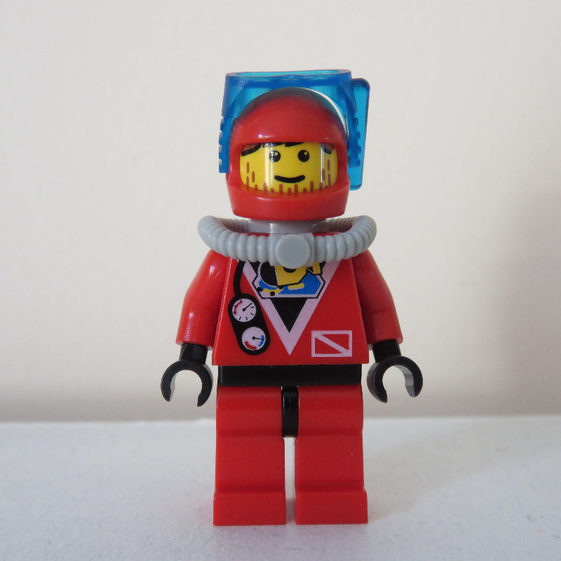 Plongeur, homme, combinaison de plongée rouge, casque rouge avec masque, bouteille d’air, barbe naissante (Diver, Man, Red Wetsuit, Red Helmet with Mask, Airtank, Stubble)