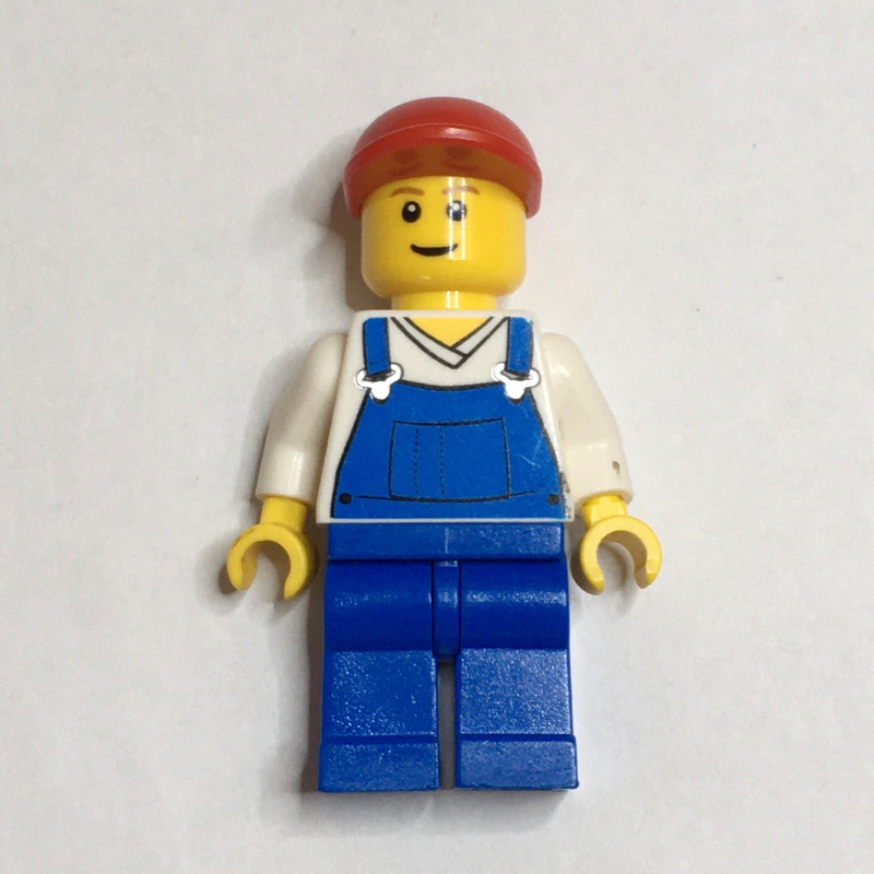 Homme, salopette bleue sur chemise blanche à col en V, casquette rouge, sourcils bruns (Man, Blue Overalls over White V-Neck Shirt, Red Cap, Brown Eyebrows)
