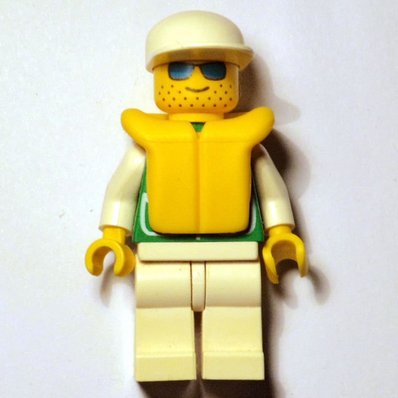 Homme, veste verte, jambes blanches, casquette blanche, gilet de sauvetage jaune, lunettes de soleil bleues (Man, Green Jacket, White Legs, White Cap, Yellow Life Vest, Blue Sunglasses)
