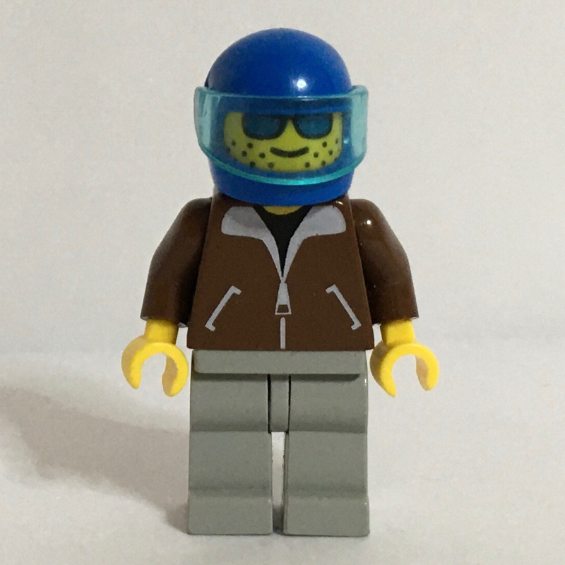 Homme, veste brune, jambes gris clair, casque bleu avec visière, visière bleue (Man, Brown Jacket, Light Gray Legs, Blue Helmet with Visor, Blue Visor)
