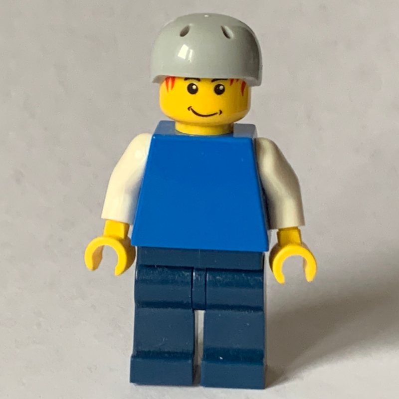 Homme, torse bleu uni avec bras blancs, bras bleu foncé, casque gris bleuté clair (Man, Plain Blue Torso with White Arms, Dark Blue Arms, Light Bluish Gray Helmet)
