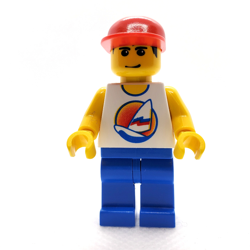 Homme, débardeur blanc avec planche à voile, jambes bleues, casquette rouge (Man, White Tank Top with Windsurfer, Blue Legs, Red Cap)