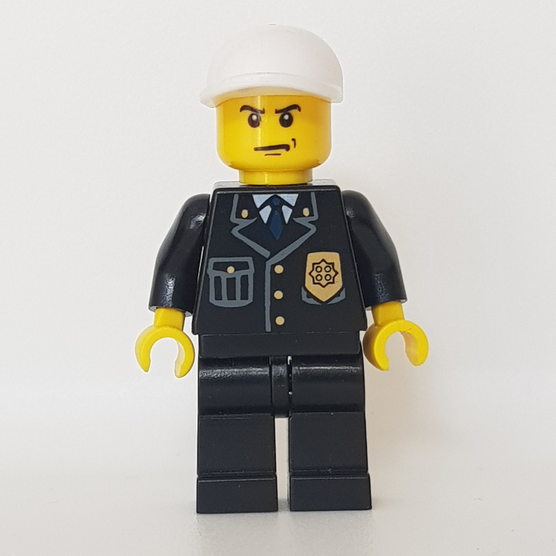 Policier, veste noire avec poche et insigne, casquette blanche (Policeman, Black Jacket with Pocket and Badge, White Cap)