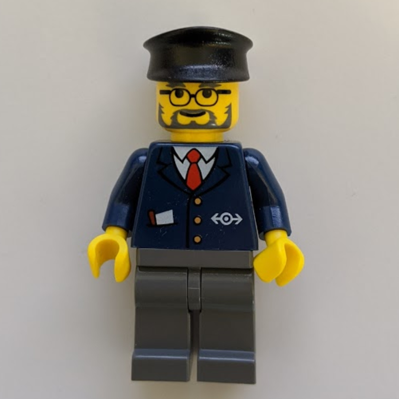Employé ferroviaire, veste bleue avec logo du train, chapeau noir, barbe et lunettes (Train Worker, Blue Jacket with Train Logo, Black Hat, Beard and Glasses)