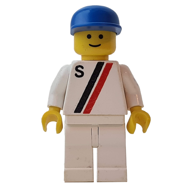 Pilote de course, chemise blanche à deux rayures et 'S', jambes blanches, casquette bleue (Racer, White Shirt with Two Stripes and 'S', White Legs, Blue Cap)