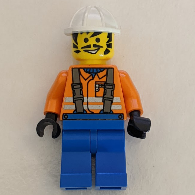 Travailleur de la construction, veste orange avec bretelles, casque de chantier blanc, moustache et favoris (Construction Worker, Orange Jacket with Suspenders, White Hard Hat, Moustache and Sideburns)