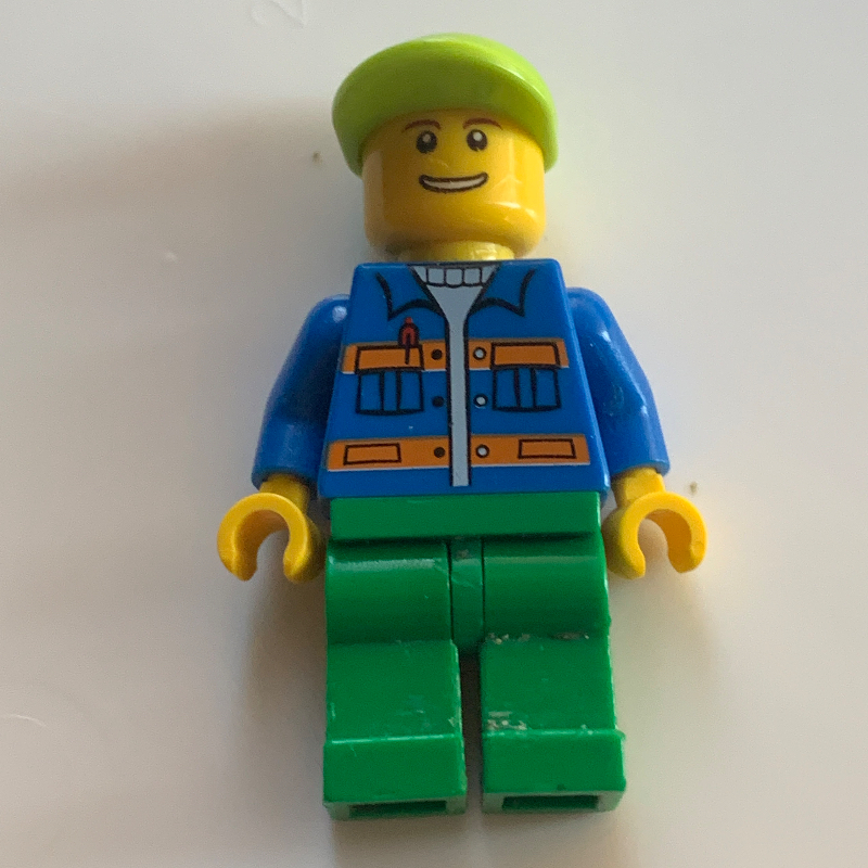 Torse bleu, jambes vertes, casquette de vert citron (Blue Torso, Green Legs, Lime Cap)
