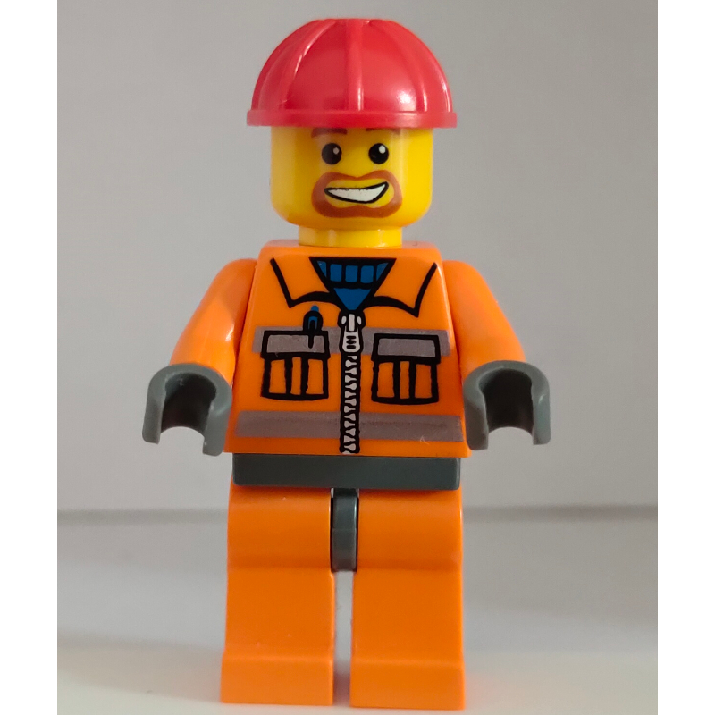 Ouvrier de chantier, veste orange avec fermeture à glissière et rayures réfléchissantes, jambes orange, casque de chantier rouge, bouc (Construction Worker, Orange Jacket with Zipper and Reflective Stripes, Orange Legs, Red Hard Hat, Goatee Beard)