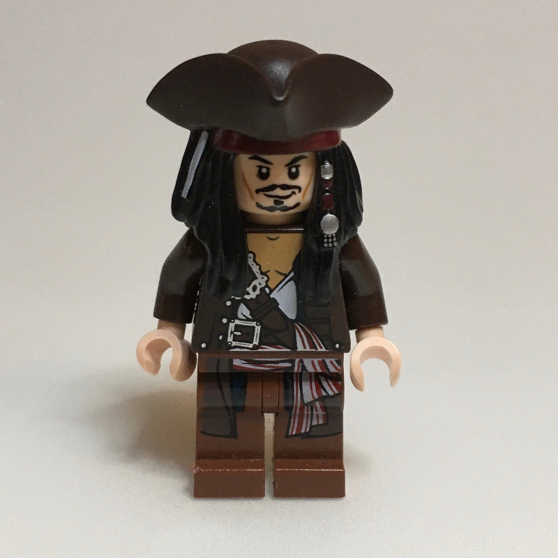 Moineau de capitaine jack avec tricorne (Captain Jack Sparrow with Tricorne)