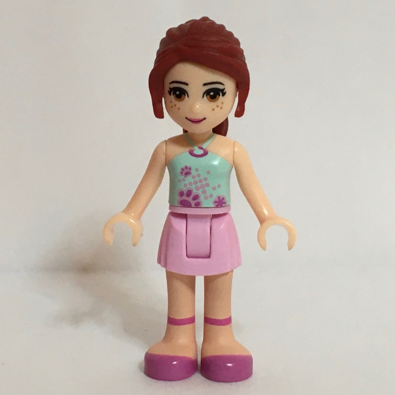 Mia — haut vert d’eau clair, jupe rose vif (Mia - Light Aqua Top, Bright Pink Skirt)