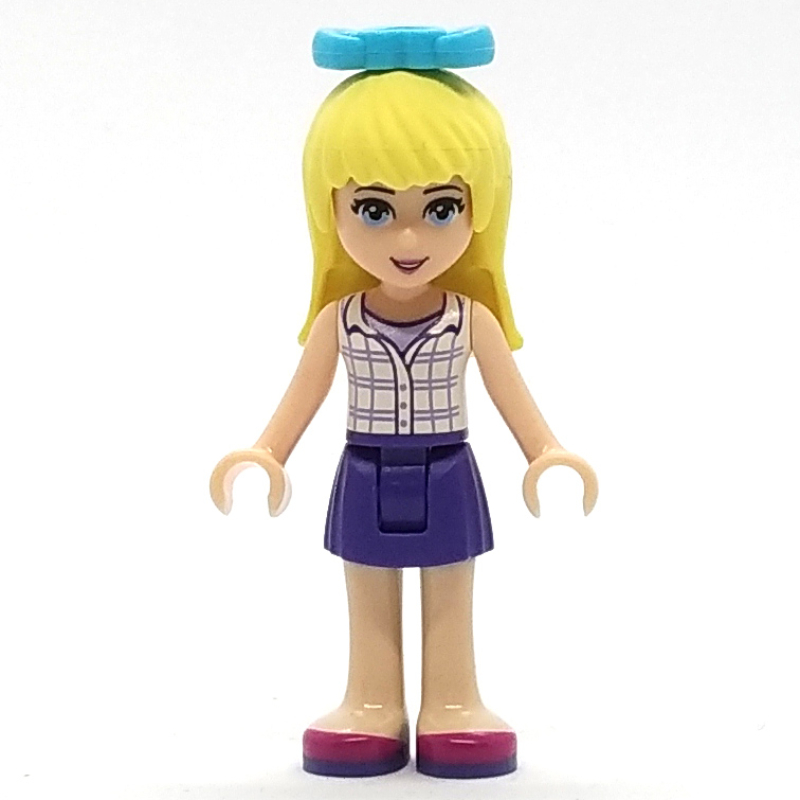Stephanie — haut à carreaux blanc, jupe pourpre foncé, arc azur moyen dans les cheveux (Stephanie - White Plaid Top, Dark Purple Skirt, Medium Azure Bow in Hair)