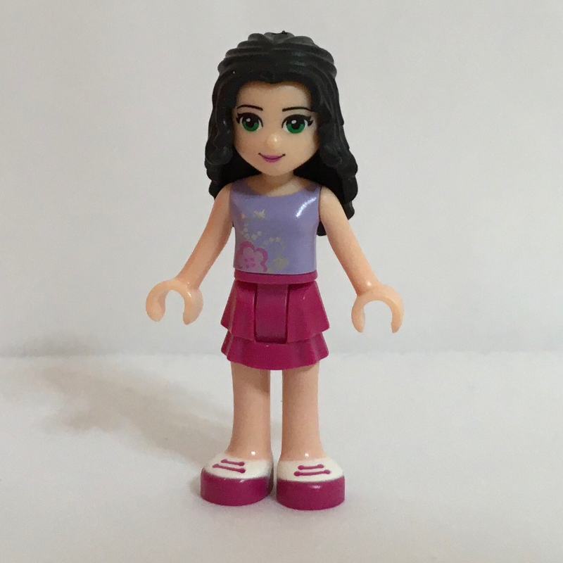 Emma — haut lavande, jupe magenta (Emma - Lavender Top, Magenta Skirt)