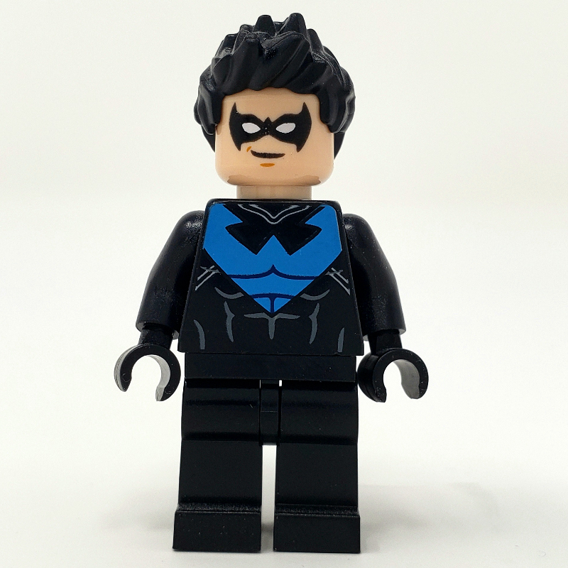 Nightwing avec masque de nuit noir et logo de poitrine bleu (Nightwing with Black Eyemask and Blue Chest Logo)