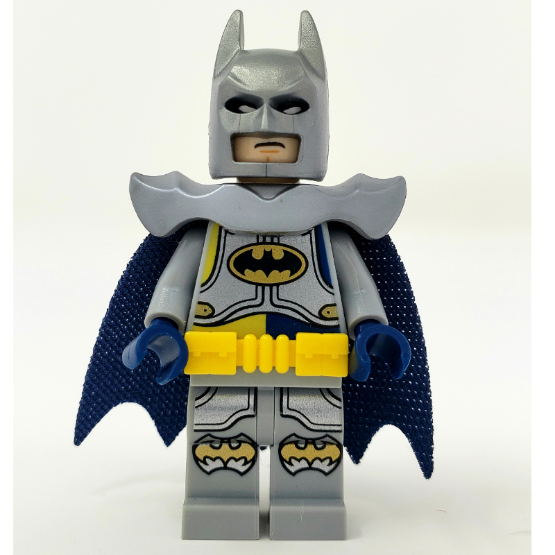 Batman, tenue gris bleuté clair, cape bleu foncé, cagoule argenté (excalibur Batman) (Batman, Light Bluish Gray Suit, Dark Blue Cape, Silver Cowl (Excalibur Batman))