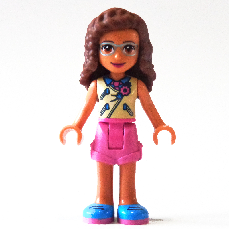 Olivia — gilet jaune clair vif, jupe rose foncé (Olivia - Bright Light Yellow Vest, Dark Pink Skirt)
