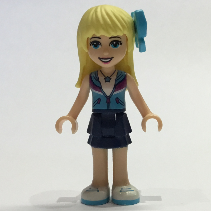 Stephanie — chemise azur, jupe bleu foncé, nœud papillon (Stephanie - Azure Shirt, Dark Blue Skirt, Bow Tie)