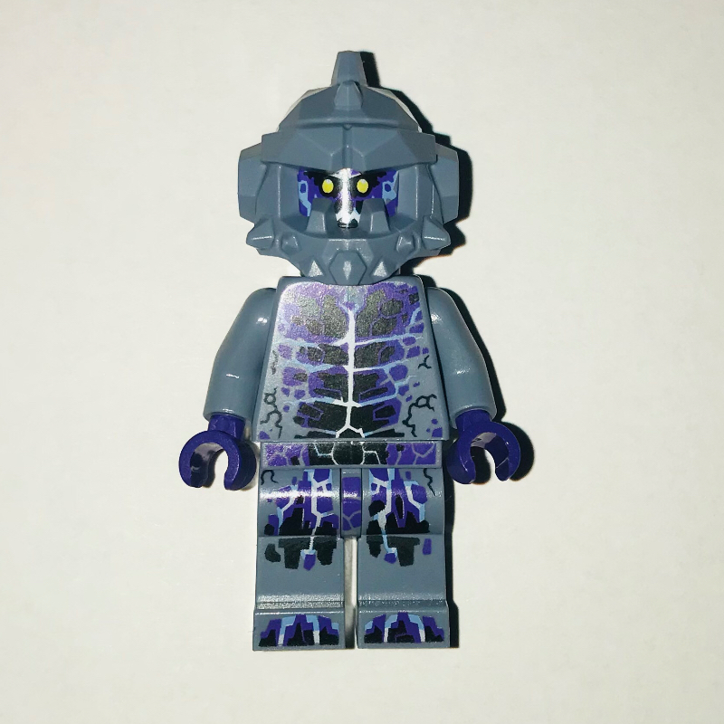 Géant de pierre avec support de cou (Stone Giant with Neck Bracket)