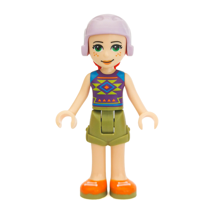 Mia — haut pourpre foncé, jupe vert olive, casque lavande (Mia - Dark Purple Top, Olive Green Skirt, Lavender Helmet)