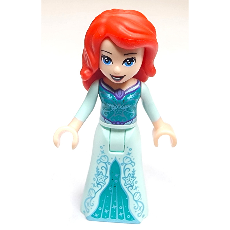 Ariel — forme humaine, robe vert d’eau clair (Ariel - Human Form, Light Aqua Dress)