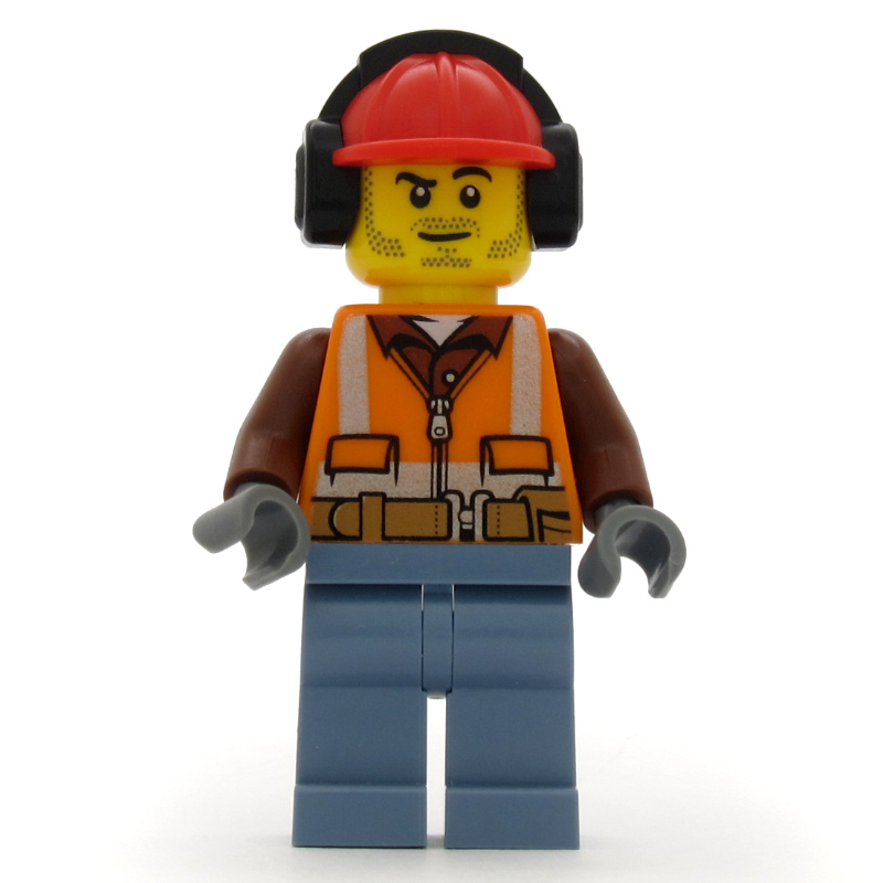 Ouvrier de chantier, gilet de sécurité orange avec fermeture éclair sur chemise brun rougeâtre, jambes bleu sable, casque de chantier rouge avec protections auditives, barbe naissante (Construction Worker, Orange Safety Vest with Zipper over Reddish Brown Shirt, Sand Blue Legs, Red Hard Hat with Ear Defenders, Stubble)