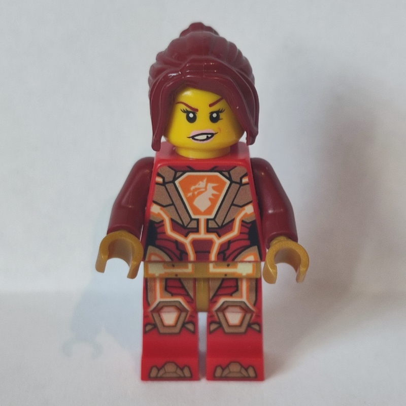 Macy halbert avec des cheveux rouges foncés (Macy Halbert with Dark Red Hair)