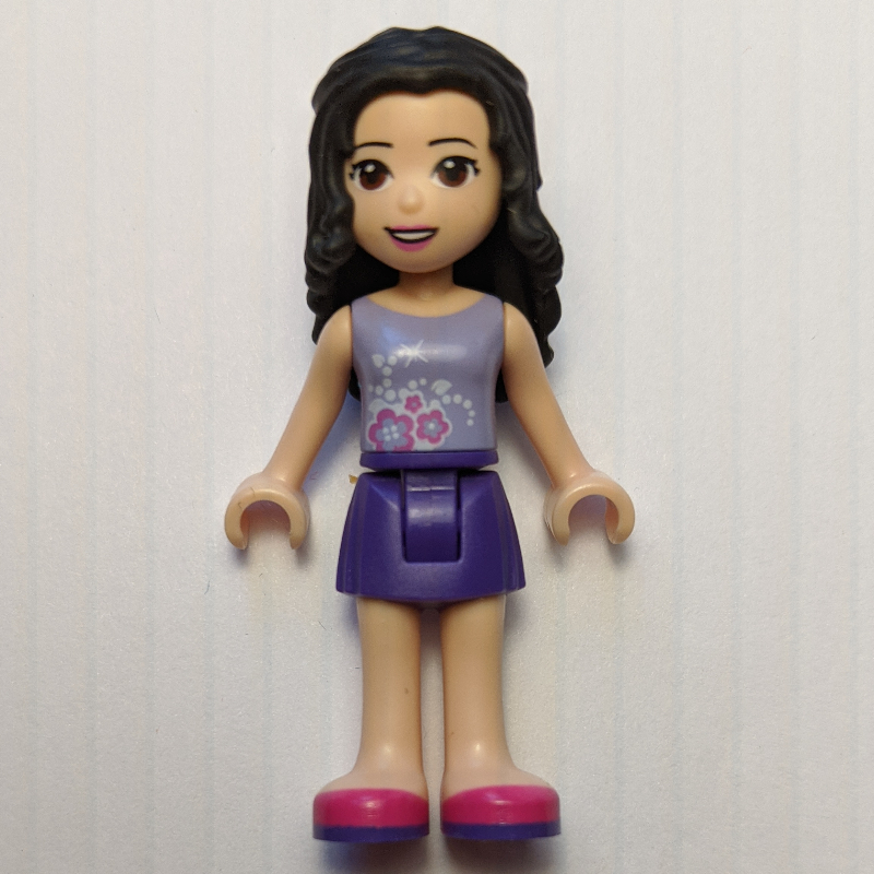 Emma — haut moyen en pointillé de lavande, jupe pourpre foncé (Emma - Medium Lavender Dotted Top, Dark Purple Skirt)