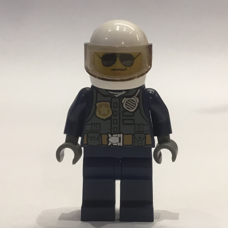 Policier tony maverick, gilet gris bleu foncé avec radio et badge sur chemise bleu foncé, casque blanc avec visière, lunettes de soleil (Policeman Tony Maverick, Dark Bluish Gray Vest with Radio and Badge over Dark Blue Shirt, White Helmet with Visor, Sunglasses)