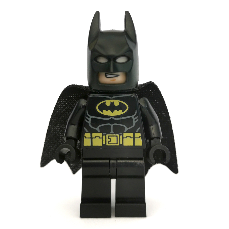 Batman, tenue noire, cape et cagoule noires, logo Batman jaune (39444 cape) (Batman, Black Suit, Black Cape and Cowl, Yellow Batman Logo (39444 Cape))