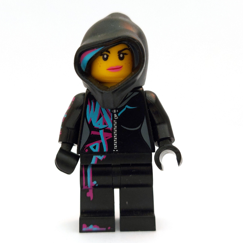 Wyldstyle en combinaison noire avec capuche (Wyldstyle in black jumpsuit with hood)