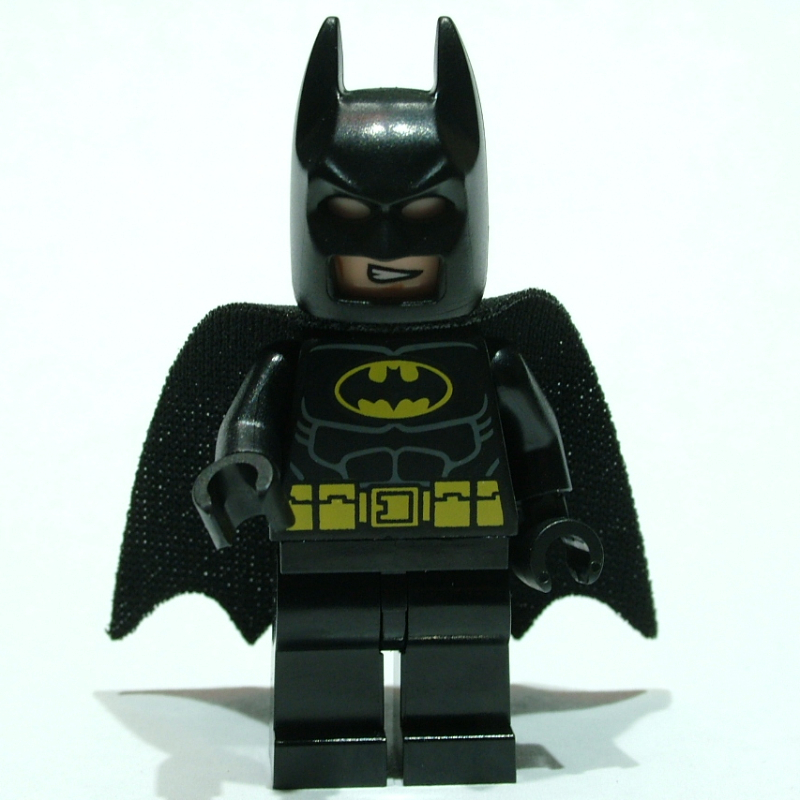 Batman, costume noir, cape noire et capot, logo Batman jaune, bandeau blanc (37157 cape) (Batman, Black Suit, Black Cape and Cowl, Yellow Batman Logo, White Headband (37157 Cape))