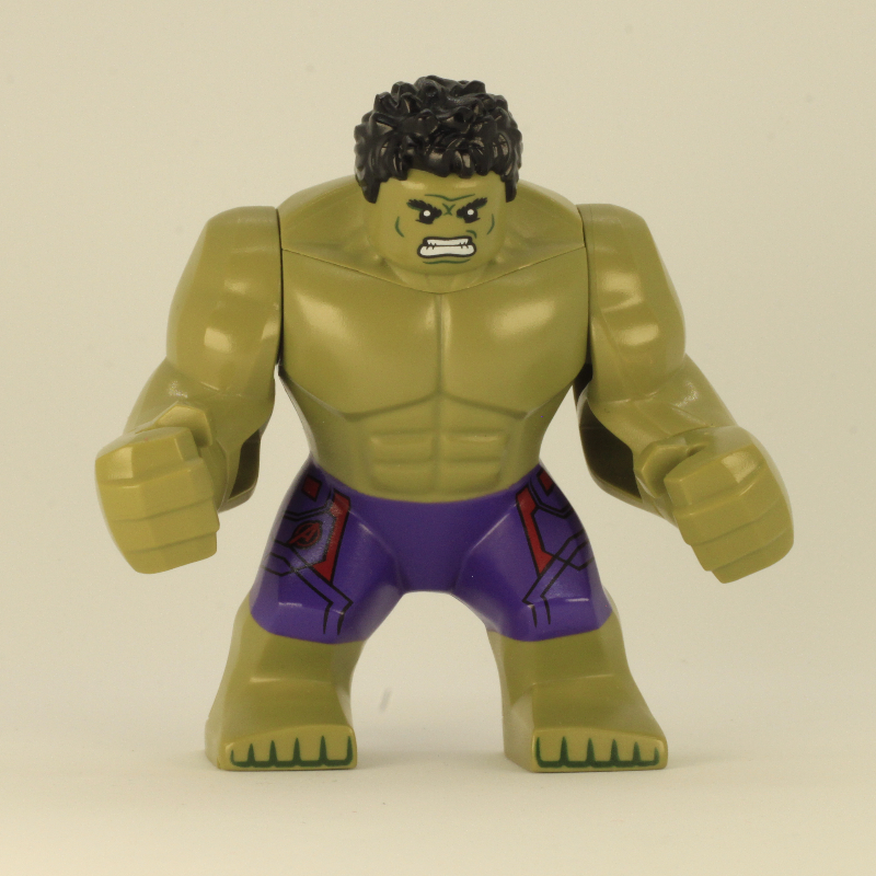 Hulk (grande figue), cheveux noirs, pantalon violet foncé avec motif imprimé (Hulk (Big Fig), Black Hair, Dark Purple Pants with Print)