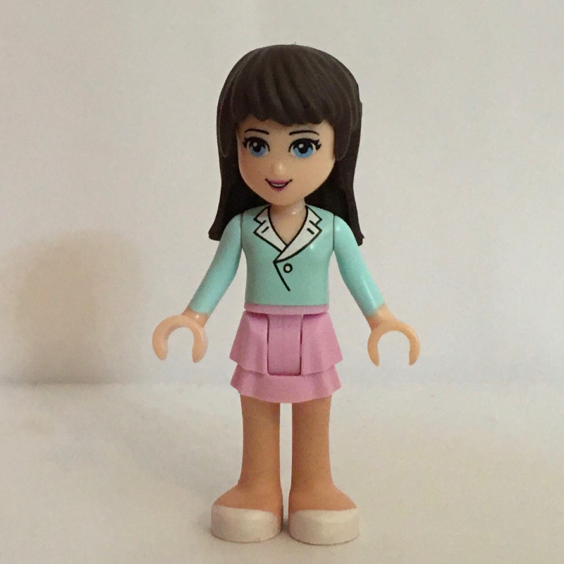 Sophie — chemise vert d’eau clair, jupe rose vif (Sophie - Light Aqua Shirt, Bright Pink Skirt)