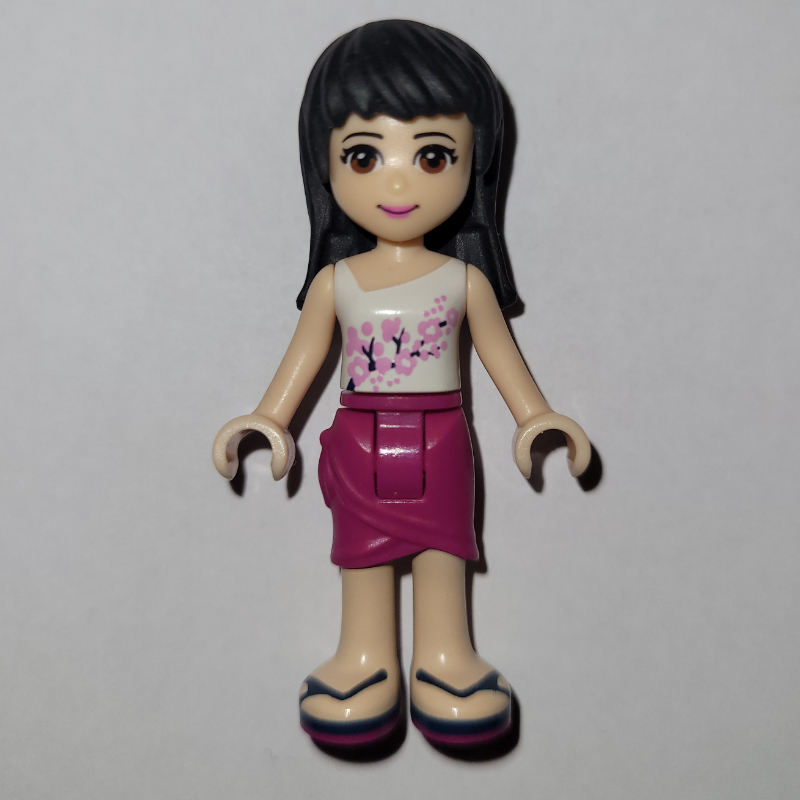 Maya - haut blanc, jupe magenta (Maya - White Top, Magenta Skirt)
