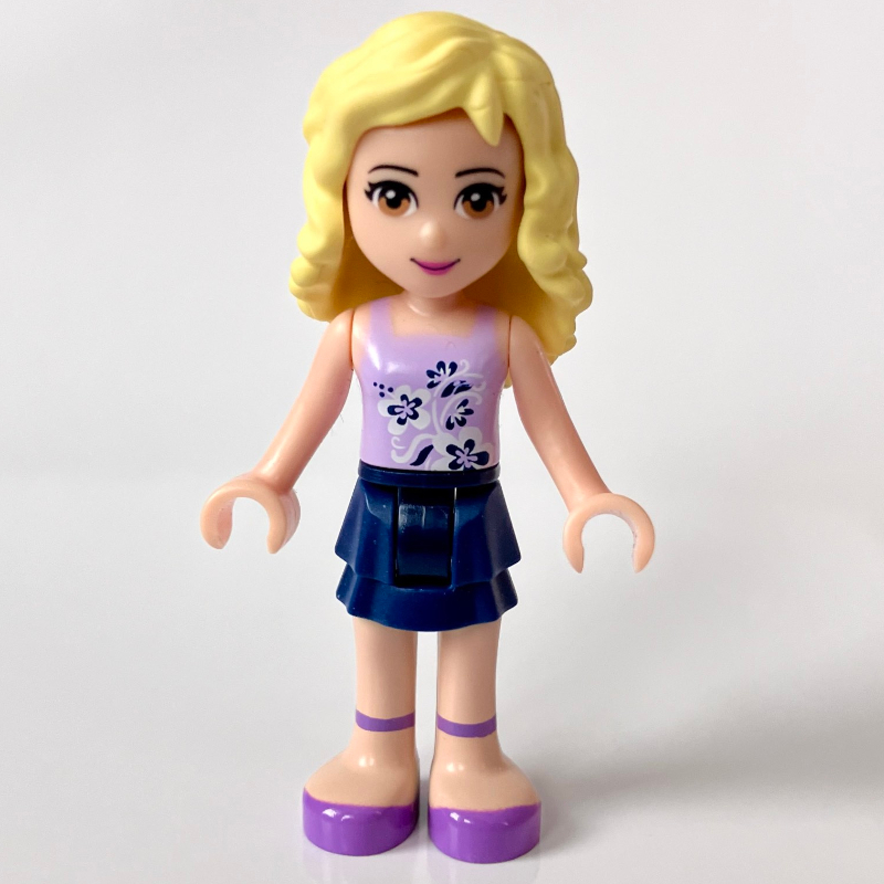 Danielle - haut lavande, jupe bleu foncé (Danielle - Lavender Top, Dark Blue Skirt)