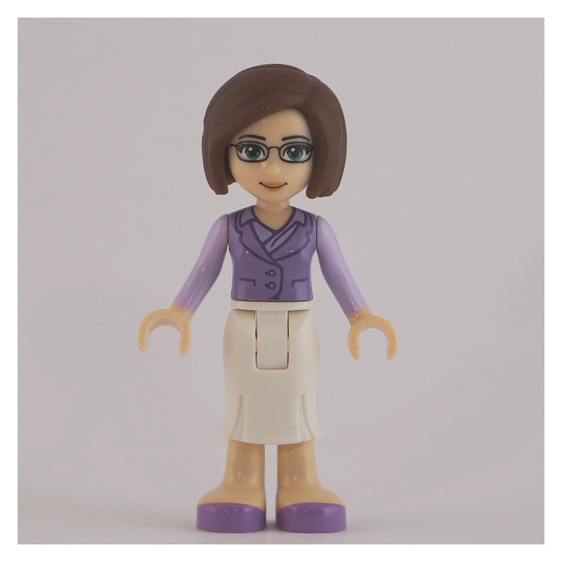 Ms. stevens - chemise lavande moyen, robe blanche (Ms. Stevens - Medium Lavender Shirt, White Dress)