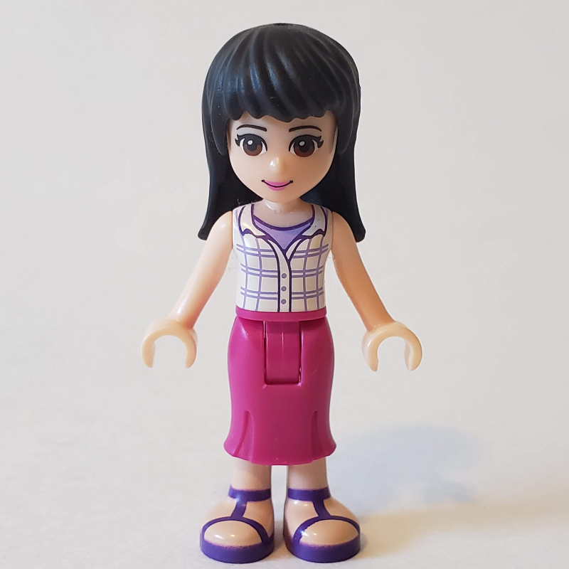 Maya - haut à carreaux blanc, robe magenta (Maya - White Plaid Top, Magenta Dress)
