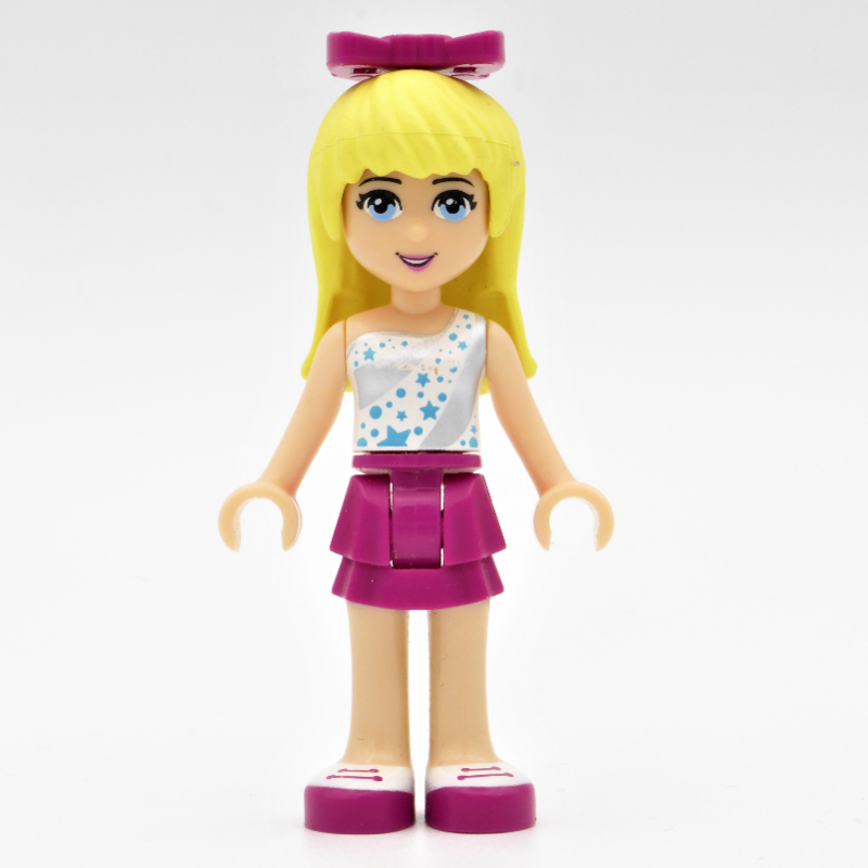 Stephanie — haut blanc et argenté, jupe magenta (Stephanie - White/Silver Top, Magenta Skirt)